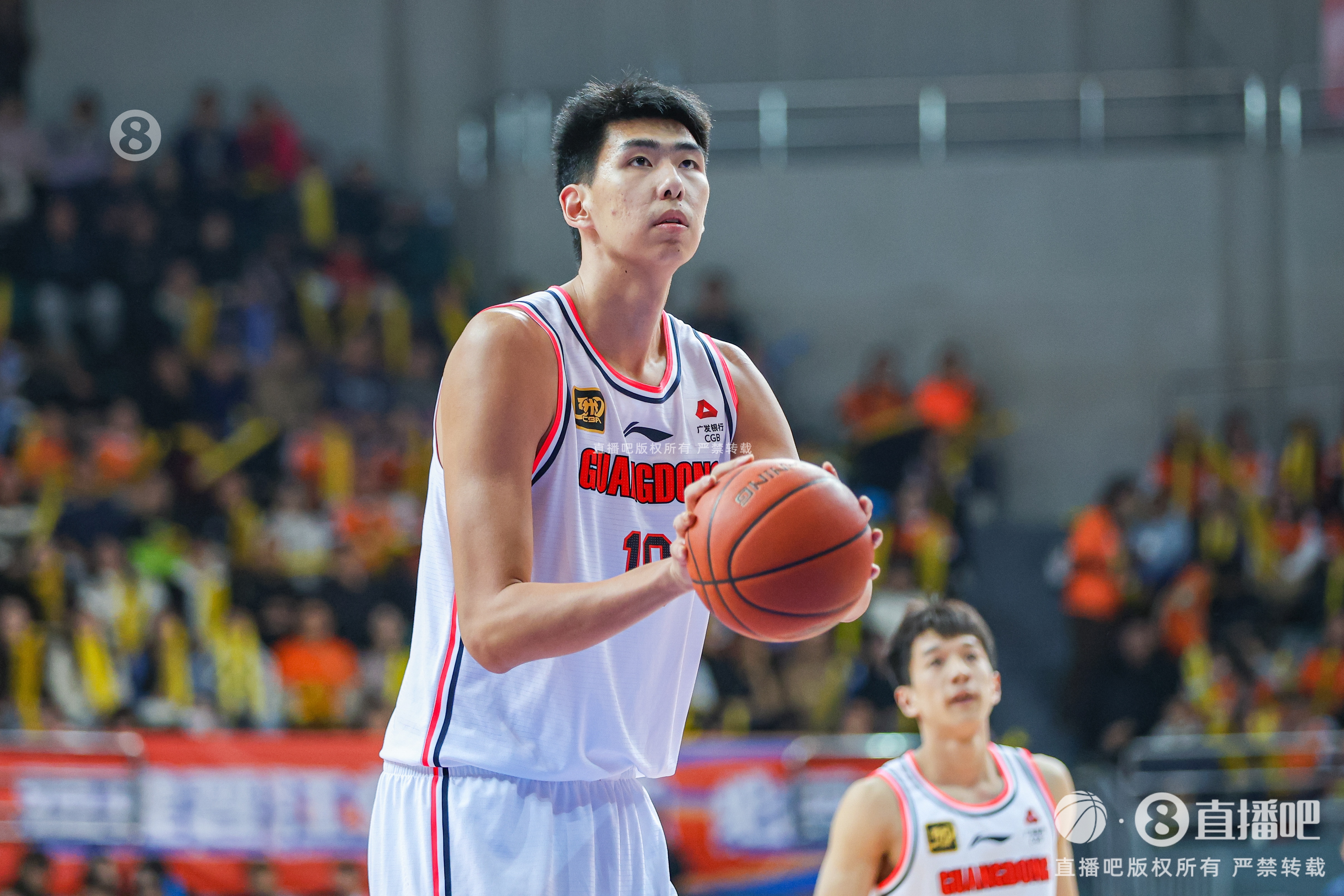扣爽了!徐昕7中5得到15分8板 罚球7中5